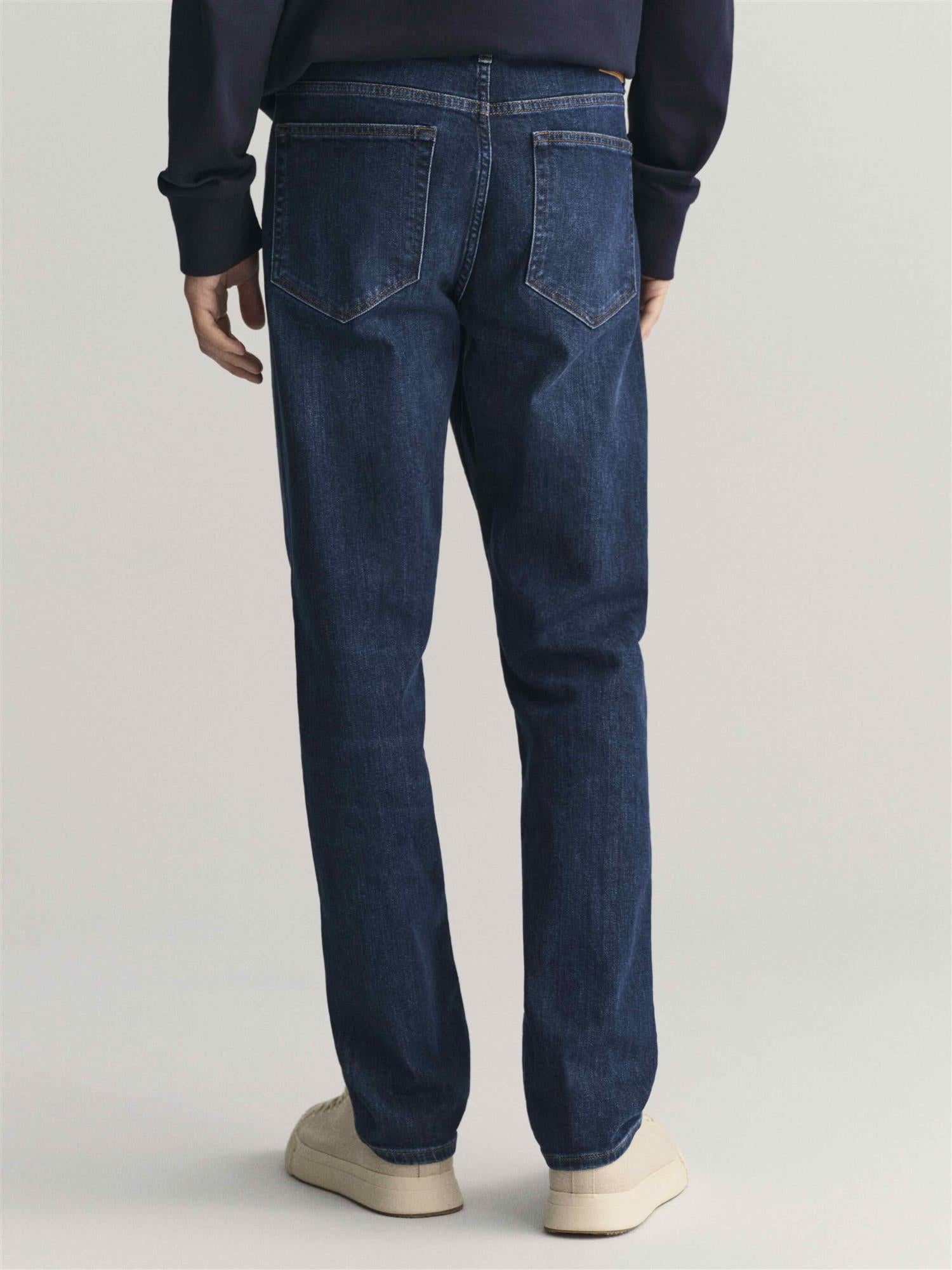 REGULAR FIT JEANS
