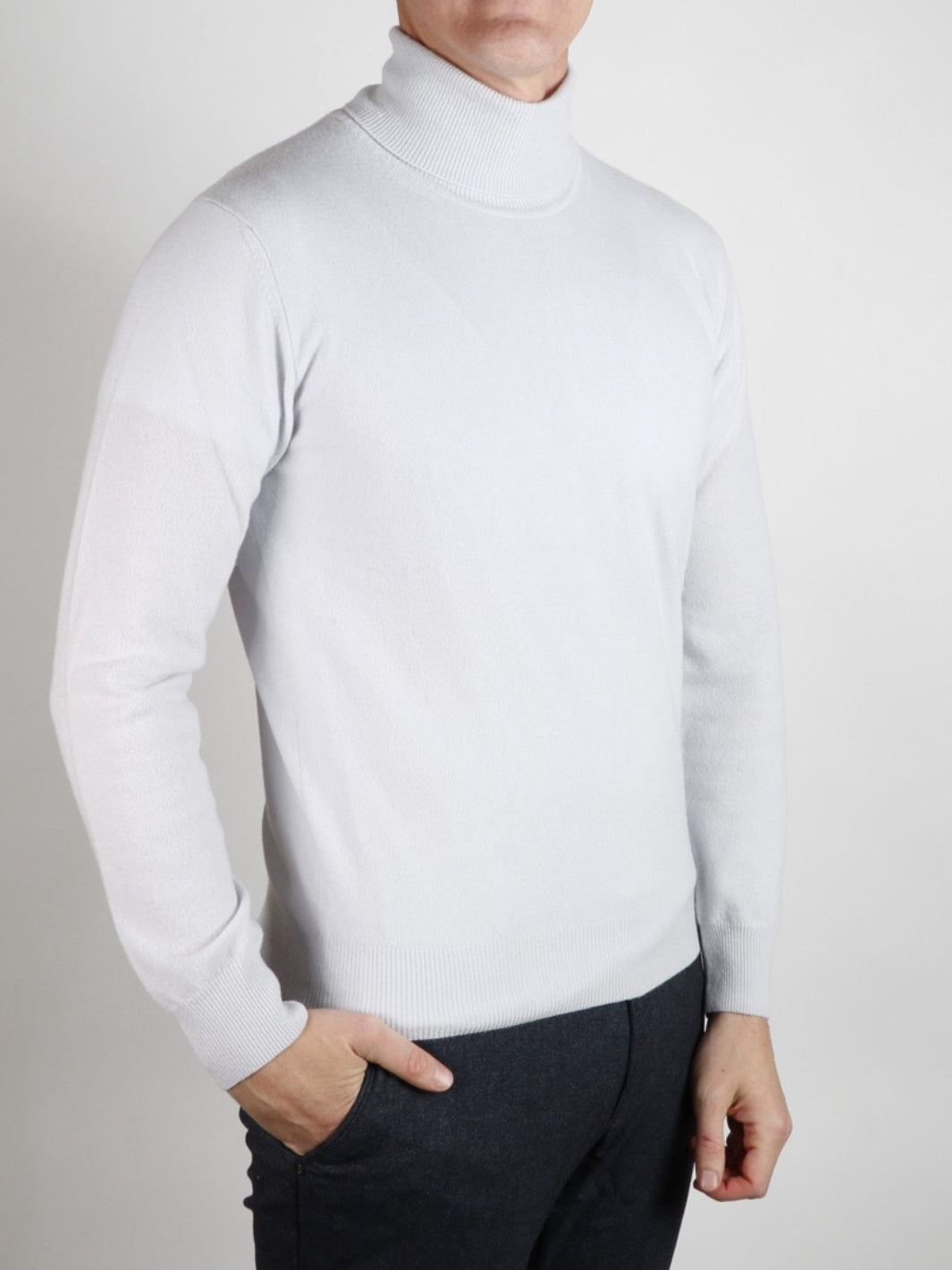 RIBBED TURTLENECK SWEATER