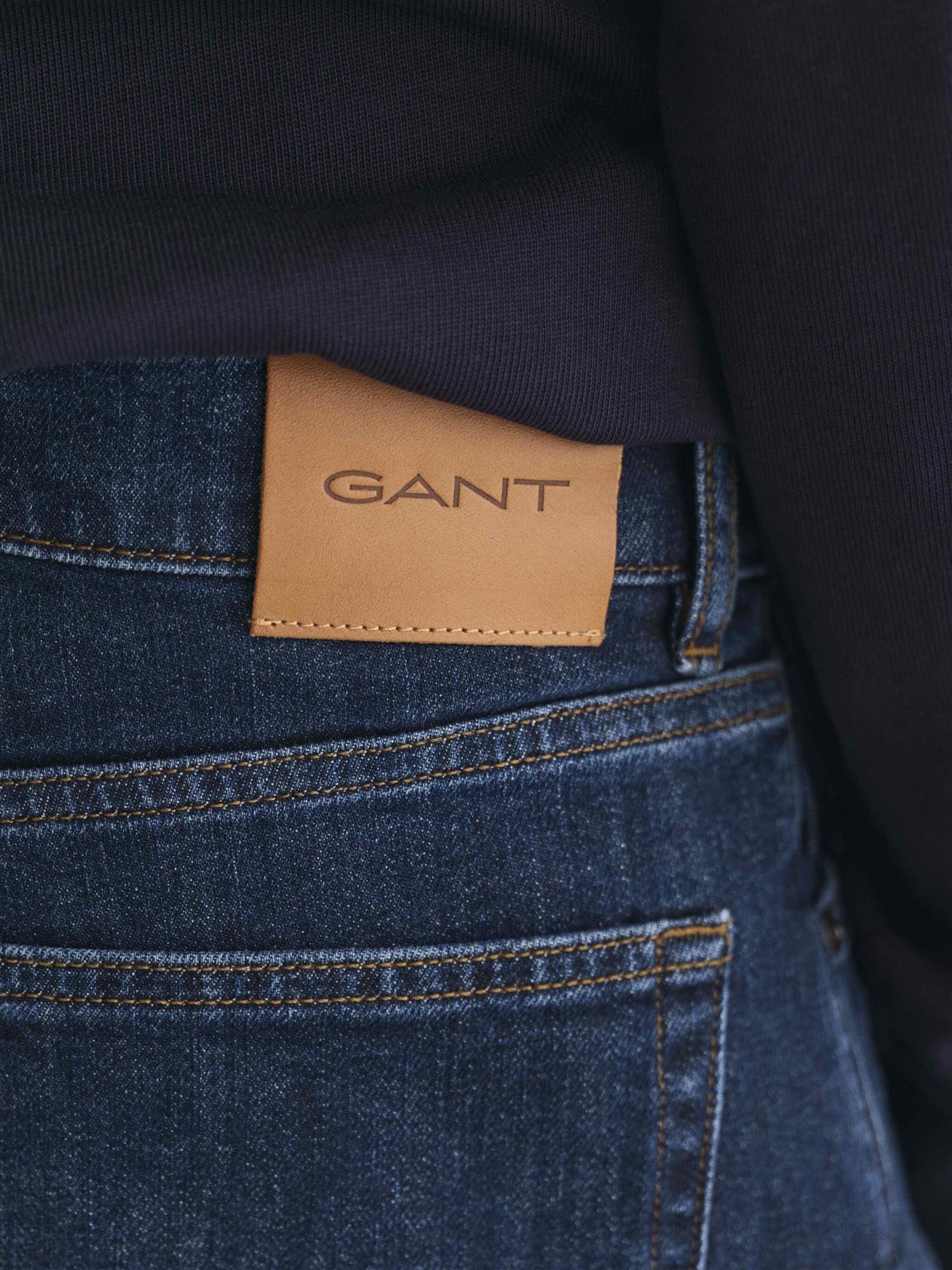 REGULAR FIT JEANS