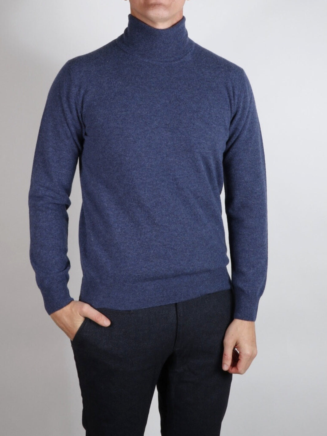 RIBBED TURTLENECK SWEATER