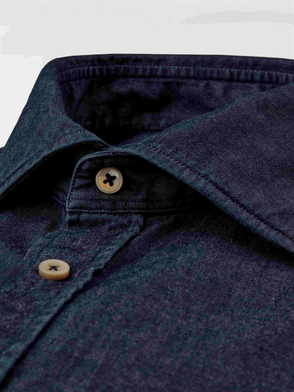 FITTED BODY DENIM SHIRT