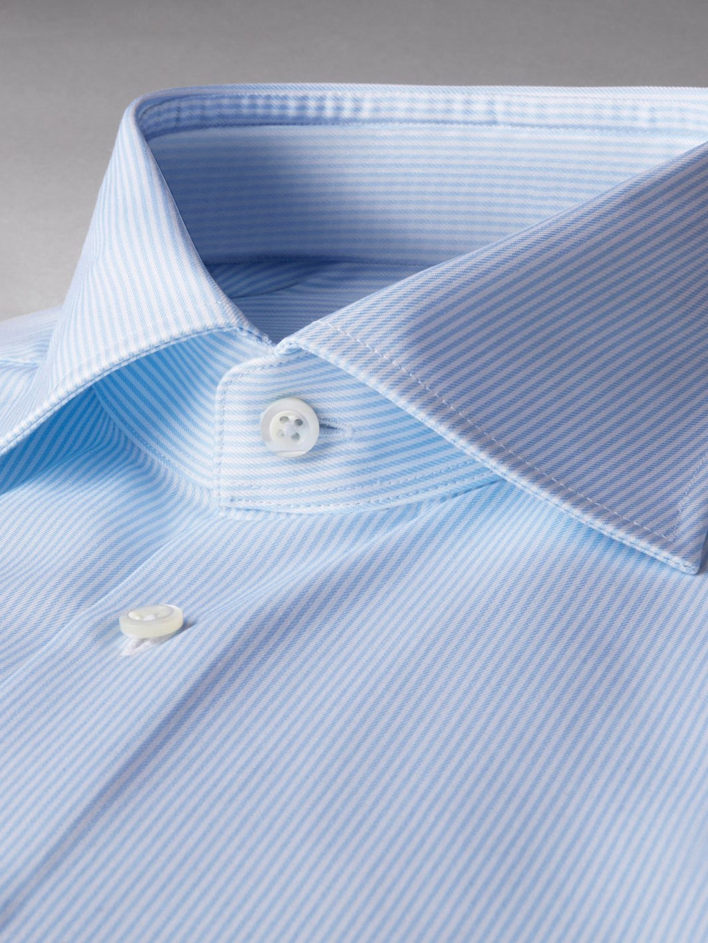 SLIMLINE LIGHT BLUE PINSTRIPE SKJORTE