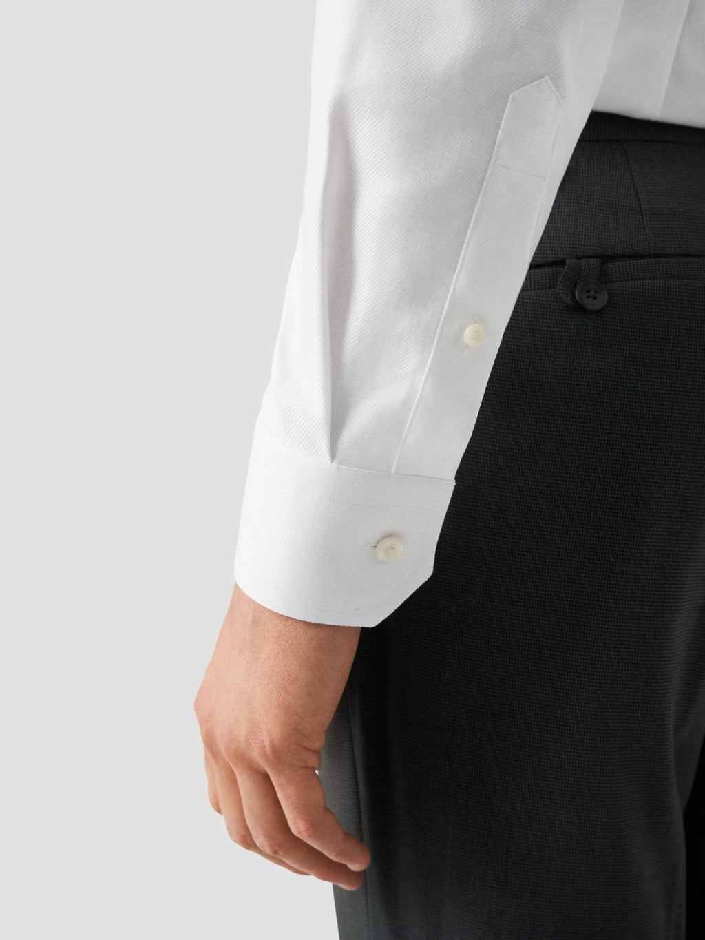 CONTEMPORARY TEXTURED TWILL SKJORTE